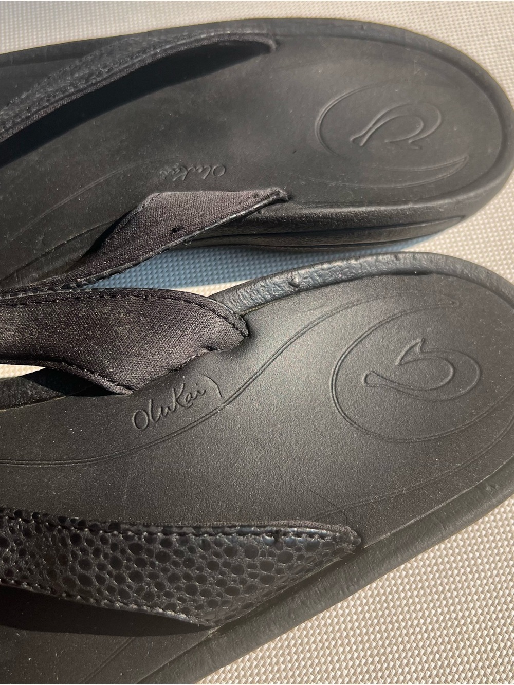 OluKai Black Women’s Flip Flop Sandals - Picture 2 of 3